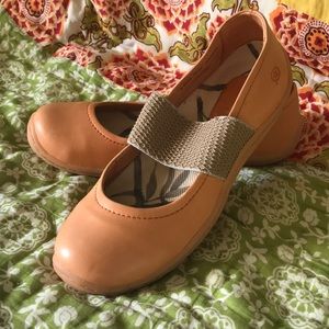 Born - like-new leather flats
